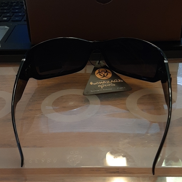 Man's Unisex Sunglasses (acceceries) - Picture 8 of 8